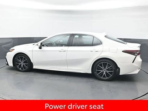 Used 2024 Toyota Camry SE image 4