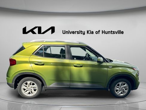 Used 2020 Hyundai Venue SEL w/ Convenience Package FWD image 9