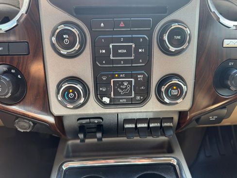 Used 2015 Ford F250 Lariat w/ Lariat Interior Package AWD/4WD image 22
