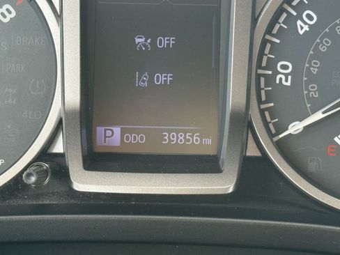 Used 2018 Toyota Tacoma SR5 image 18