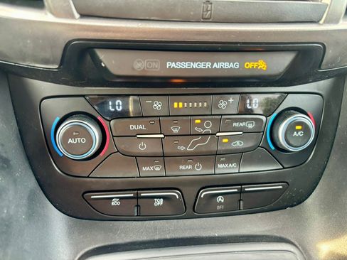 Used 2020 Ford Transit Connect XLT image 25
