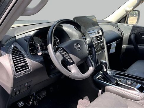 Used 2022 Nissan Armada SV w/ SV Appearance Package RWD image 18