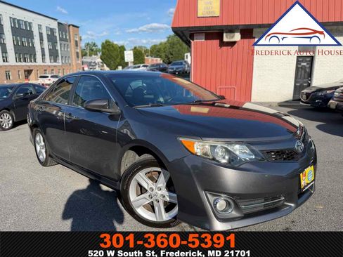 Used 2014 Toyota Camry SE w/ Moonroof Package FWD image 1