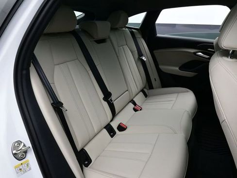 Used 2025 Audi A6 e-tron Prestige image 17