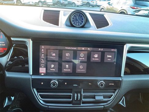 Used 2022 Porsche Macan image 31