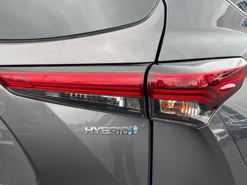 Used 2021 Toyota Highlander LE AWD/4WD image 48