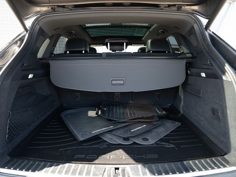 Used 2020 Porsche Cayenne image 32