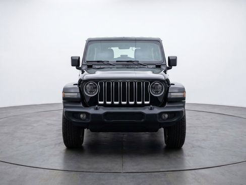 Used 2025 Jeep Wrangler Unlimited Sahara AWD/4WD image 2