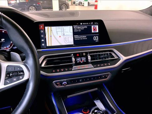 Used 2022 BMW X7 M50i image 6