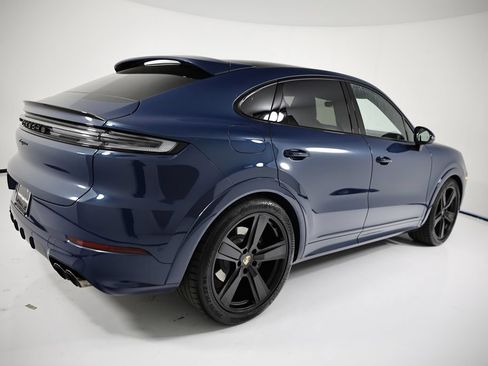 Certified 2025 Porsche Cayenne Coupe AWD/4WD image 7