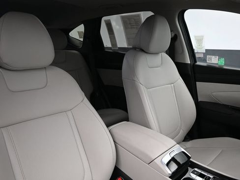 Used 2025 Hyundai Tucson SEL FWD image 11