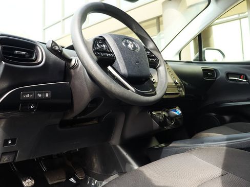 Used 2022 Toyota Prius LE image 40