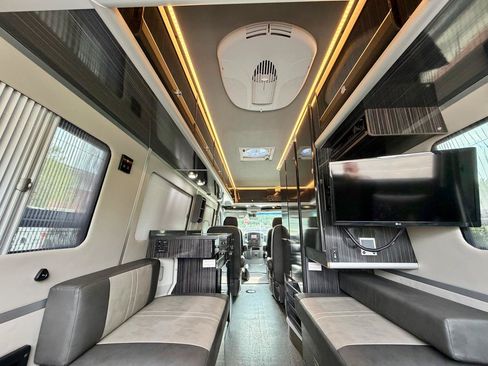 Used 2017 Mercedes-Benz Sprinter 3500 image 96