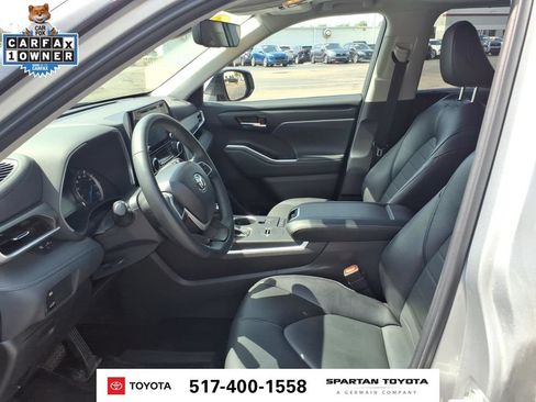 Used 2022 Toyota Highlander XLE AWD/4WD image 13