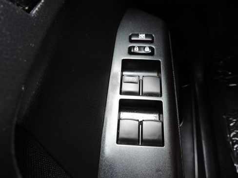 Used 2018 Toyota RAV4 LE FWD image 24