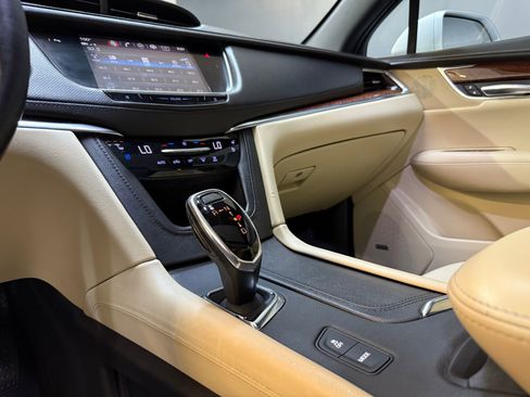 Used 2018 Cadillac XT5 Premium Luxury image 16