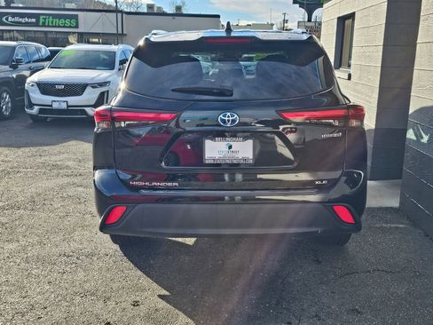 Used 2021 Toyota Highlander XLE image 4