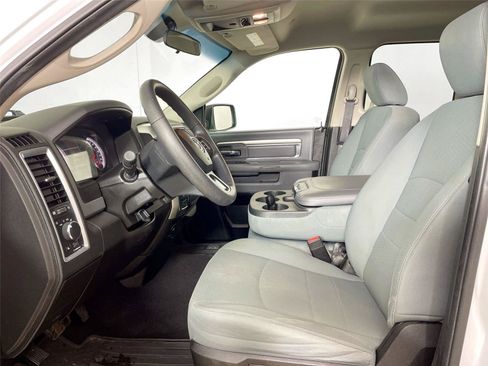 Used 2019 RAM 1500 Classic SLT AWD/4WD image 5