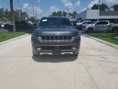 Used 2024 Jeep Wagoneer L Series III w/ Flexible Seating Group AWD/4WD image 11