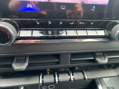 Used 2025 Chevrolet Colorado Trail Boss image 26