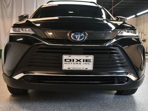 Used 2022 Toyota Venza XLE image 12