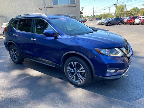 Used 2019 Nissan Rogue SV w/ Premium Package image 5