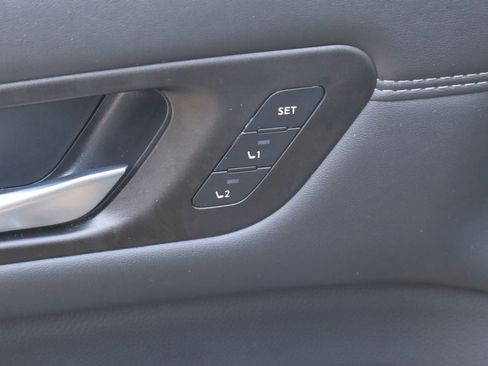 Used 2025 Nissan Pathfinder Platinum FWD image 23