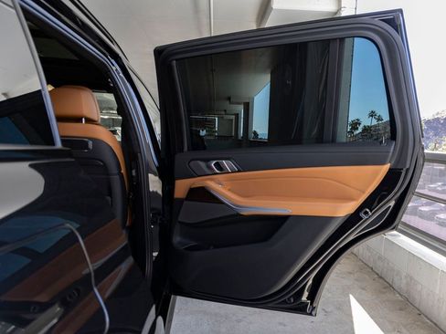 Certified 2024 BMW X7 xDrive40i w/ M Sport Package image 24