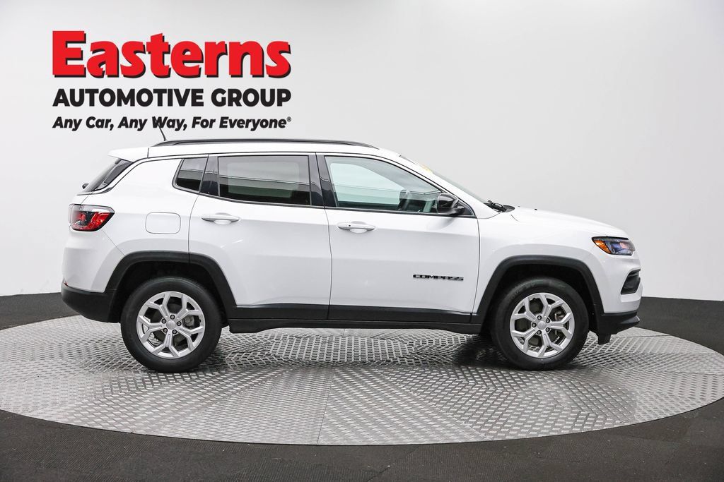 Used 2024 Jeep Compass Latitude AWD/4WD image 4