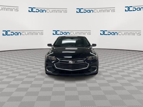 Used 2017 Chevrolet Malibu LT FWD image 3