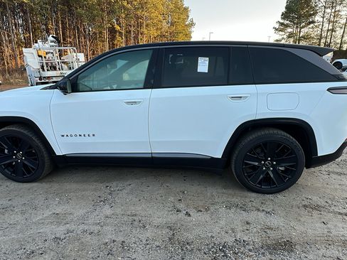 Used 2024 Jeep Wagoneer Launch Edition image 11