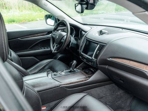 Used 2017 Maserati Levante S AWD/4WD image 37
