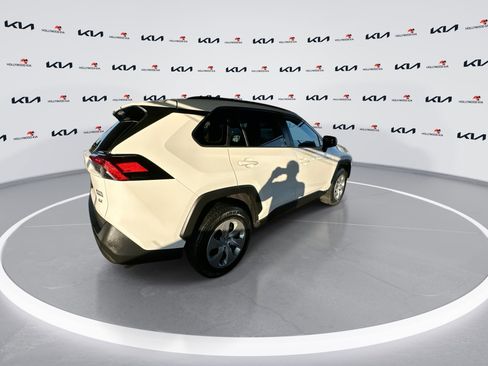 Used 2020 Toyota RAV4 LE image 8