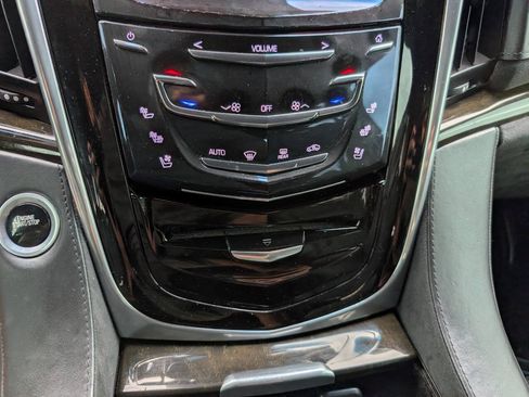 Used 2017 Cadillac Escalade ESV Platinum AWD/4WD image 31
