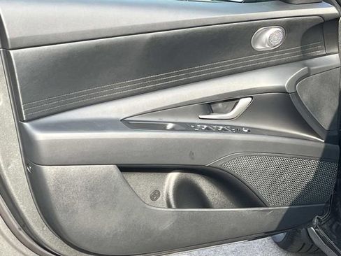 New 2026 Hyundai Elantra SE FWD image 22