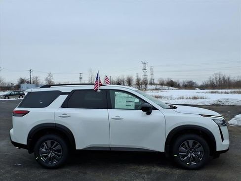 New 2026 Nissan Pathfinder SV image 8