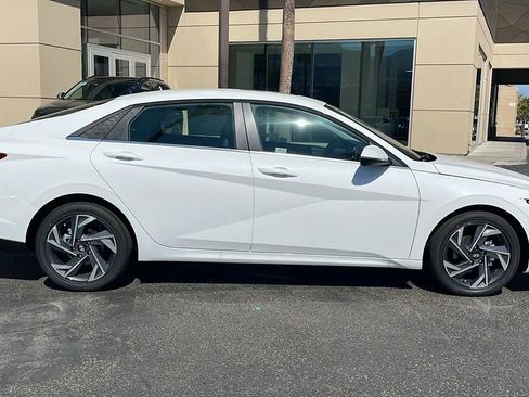 New 2025 Hyundai Elantra Limited image 6