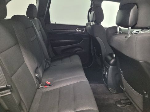 Used 2018 Jeep Grand Cherokee Laredo AWD/4WD image 19