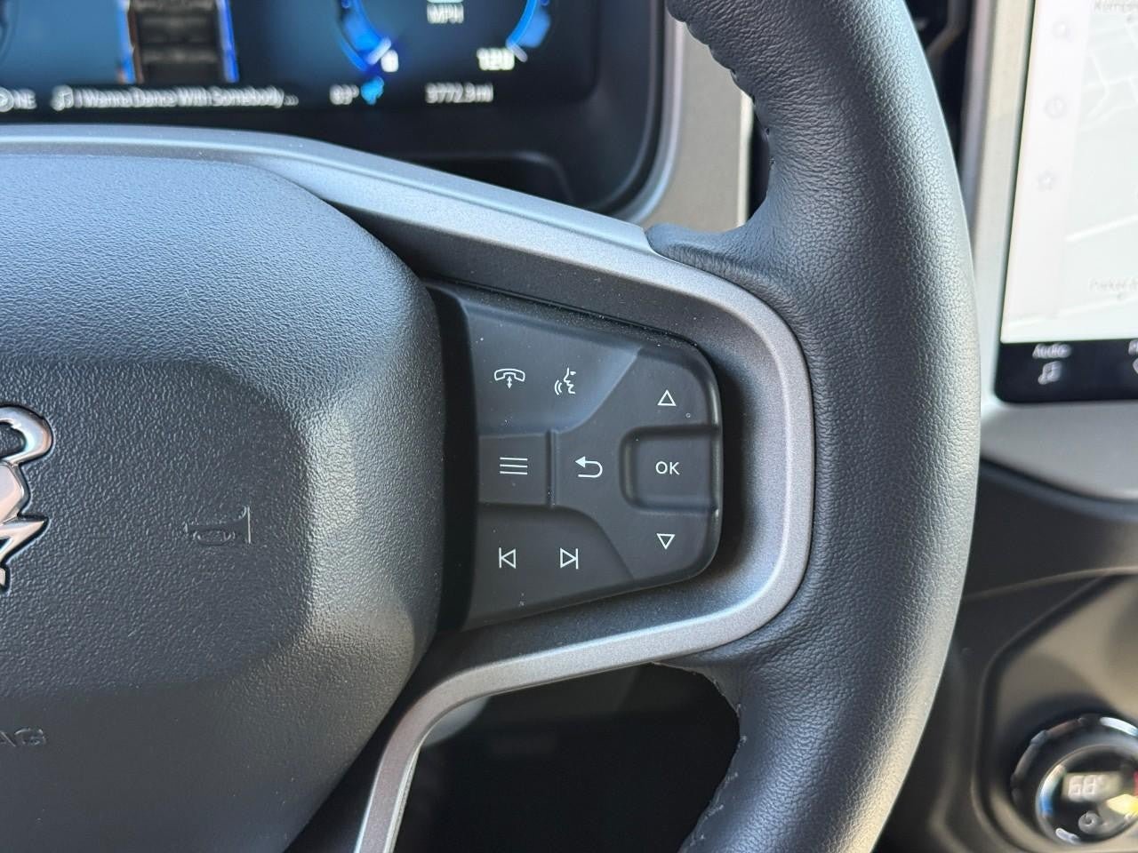 Used 2025 Ford Bronco Outer Banks AWD/4WD image 18