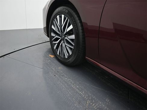 Used 2024 Nissan Altima 2.5 SV image 12