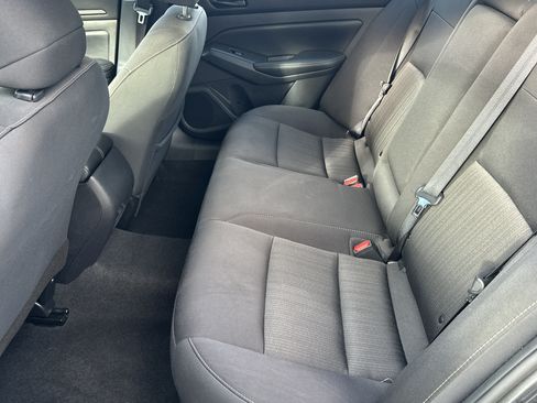 Used 2024 Nissan Altima 2.5 SV FWD image 19