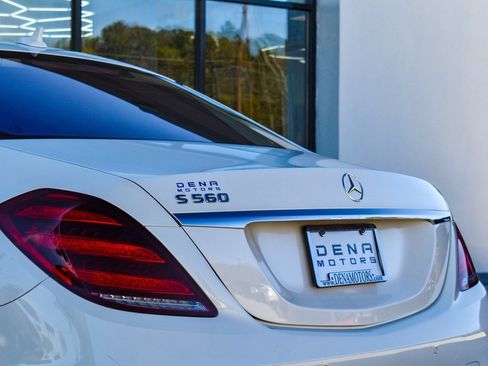 Used 2018 Mercedes-Benz S 560 Sedan image 36