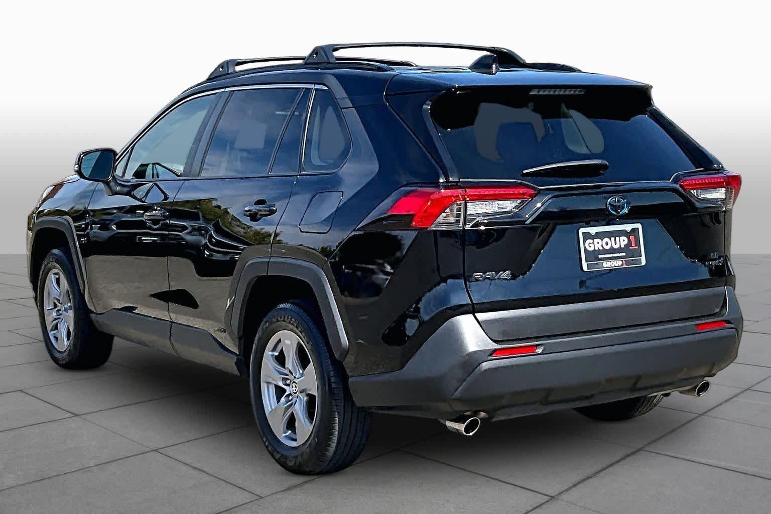 Certified 2024 Toyota RAV4 LE AWD/4WD image 11
