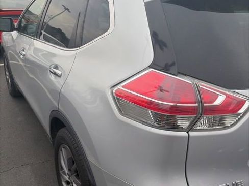 Used 2016 Nissan Rogue SL w/ SL Premium Package image 4