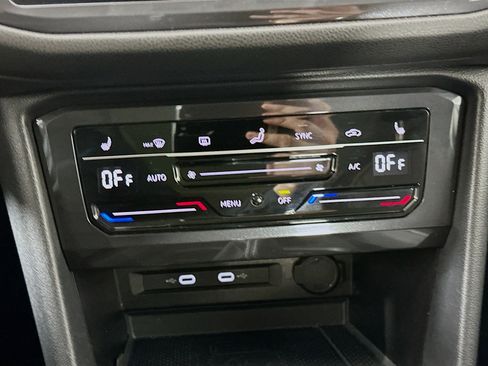 Used 2024 Volkswagen Tiguan SE image 22