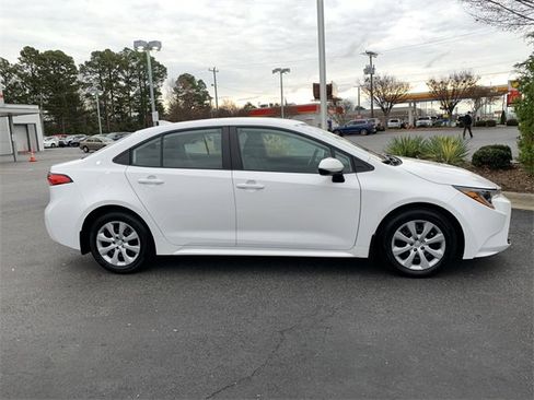 Used 2025 Toyota Corolla LE image 9