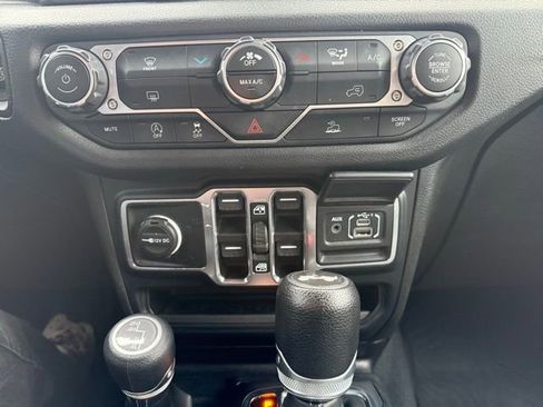 Used 2024 Jeep Wrangler Unlimited Sport AWD/4WD image 25
