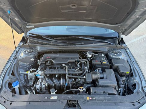 Used 2025 Hyundai Elantra Limited image 34