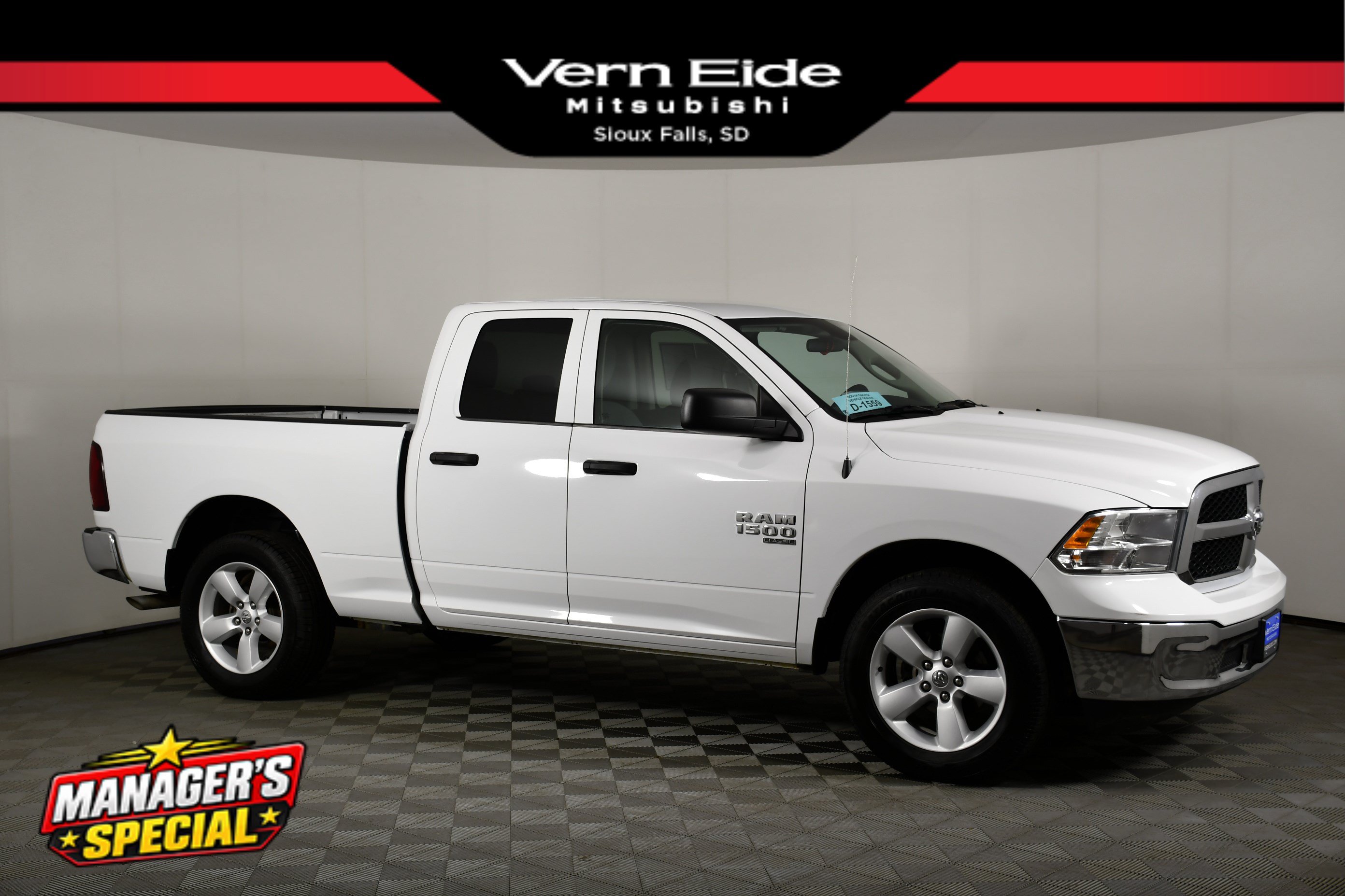 Used 2024 RAM 1500 Classic SLT AWD/4WD image 1