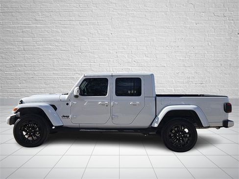 Used 2023 Jeep Gladiator Overland image 2